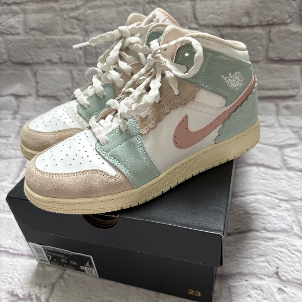 Big Kid's Air Jordan 1 Mid SE White/Pink Oxford-Jade Ice Youth 7(women’s 8-8.5)